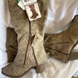 Muk Luk boots. Size 11. Brand new, never worn.